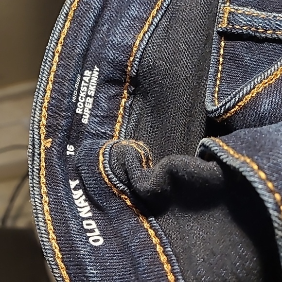Old Navy Rockstar Super Skinny Jeans - Picture 5 of 6